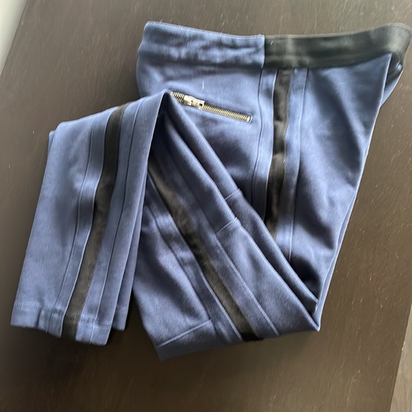 BCBG Pants blue with side strike black, XS. - Picture 3 of 5